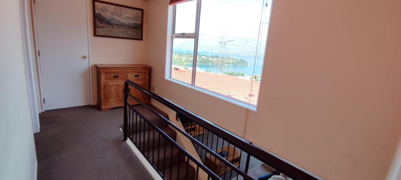 Spacious Home With Awesome Lake Views Κουίνσταουν Εξωτερικό φωτογραφία